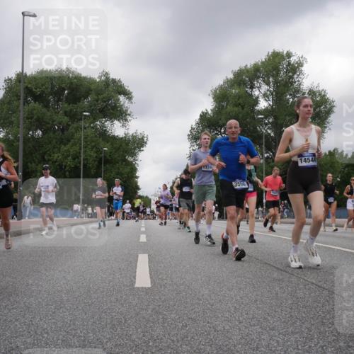 29.06.2025 - hella hamburg halbmarathon Luisa Fischer http://msf.ph/oto/8477488 29.06.2025 10:47:52 Kennedybrücke 7842, 18436, 13809, 12318, 13390, 3596, 1657, 14544, 68, 1571, 2186, 2692, 3596, 4215, 5730, 5731, 6036, 6895 meine-sportfotos.de