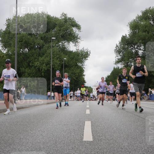 29.06.2025 - hella hamburg halbmarathon Luisa Fischer http://msf.ph/oto/8477522 29.06.2025 10:47:54 Kennedybrücke 13809, 12394, 12445, 16232, 123, 339, 2186, 2692, 3596, 4215, 5730, 5731, 6036, 6895, 7818 meine-sportfotos.de