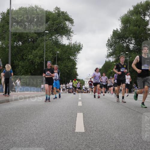 29.06.2025 - hella hamburg halbmarathon Luisa Fischer http://msf.ph/oto/8477535 29.06.2025 10:47:54 Kennedybrücke 13809, 564, 2394, 12445, 16232, 12318, 13777, 2186, 2692, 3596, 4215, 5730, 5731, 6036, 6895, 7818 meine-sportfotos.de