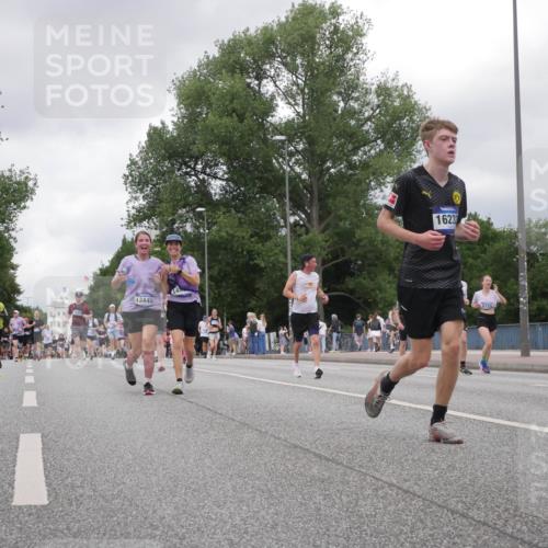 29.06.2025 - hella hamburg halbmarathon Luisa Fischer http://msf.ph/oto/8477567 29.06.2025 10:47:57 Kennedybrücke 12445, 1623, 5731, 3596, 4215, 5730, 5731, 6895, 7610, 7818, 10303, 10304 meine-sportfotos.de