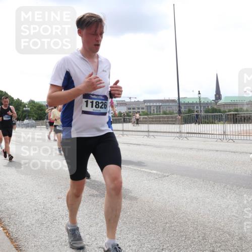 29.06.2025 - hella hamburg halbmarathon Lena Gebhardt http://msf.ph/oto/8477584 29.06.2025 10:33:23 Lombardsbrücke 15964, 3341, 11826, 1324, 1764, 1995, 2038, 2054, 2085, 2342, 2776, 2838, 2959, 3170, 3341, 3391, 3708, 3812, 3871, 4030, 4096, 4164, 4361, 4433, 4445, 4449, 4555, 4650, 5075, 5110, 5180, 5569, 5581, 5917, 6109, 6773, 6854, 6861, 6999, 7653, 7705, 7982, 8021, 8157, 8170, 8282, 8595, 8891, 9143, 9234, 9258, 9289, 9438, 9471, 9591, 9592, 9750, 9768, 9780, 9799, 11229, 11260, 11713, 11811, 11826, 12039, 12423, 12424, 14305, 14743, 15951 meine-sportfotos.de