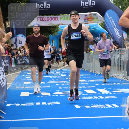29.06.2025 - hella hamburg halbmarathon Strokosch-Dieckow http://msf.ph/oto/8477626 29.06.2025 10:46:48 Ziel 3976, 4091, 6630, 11858, 13940, 14385, 14541, 15900, 16175, 17172, 17353, 17492, 17669, 17743, 17865, 17892, 19105, 19128 meine-sportfotos.de