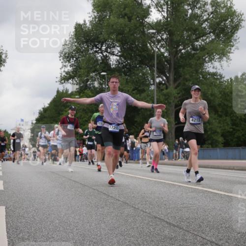 29.06.2025 - hella hamburg halbmarathon Luisa Fischer http://msf.ph/oto/8477644 29.06.2025 10:48:00 Kennedybrücke 818, 10304, 1030, 17293, 7610, 4215, 3506, 4215, 5730, 5731, 7610, 7818, 10303, 10304 meine-sportfotos.de