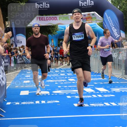 29.06.2025 - hella hamburg halbmarathon Strokosch-Dieckow http://msf.ph/oto/8477693 29.06.2025 10:46:48 Ziel 3976, 4091, 6630, 11858, 13940, 14385, 14541, 15900, 16175, 17172, 17353, 17492, 17669, 17743, 17865, 17892, 19105, 19128 meine-sportfotos.de