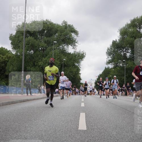 29.06.2025 - hella hamburg halbmarathon Luisa Fischer http://msf.ph/oto/8477764 29.06.2025 10:48:03 Kennedybrücke 7818, 8582, 2310, 1412, 10304, 3506, 4215, 5730, 5731, 6922, 7610, 7818, 10303, 10304 meine-sportfotos.de