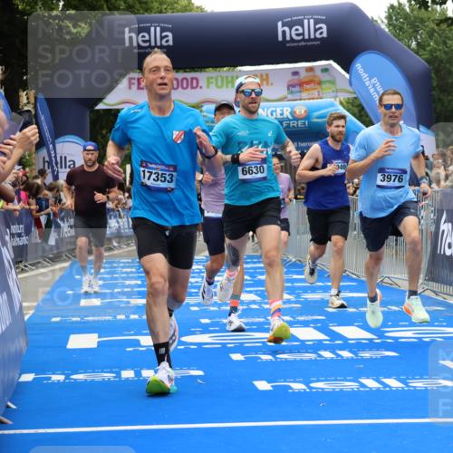 29.06.2025 - hella hamburg halbmarathon Strokosch-Dieckow http://msf.ph/oto/8477780 29.06.2025 10:46:46 Ziel 1942, 3976, 4091, 6630, 11858, 13940, 14541, 15900, 16175, 17172, 17353, 17492, 17669, 17743, 17865, 17892, 19105, 19128 meine-sportfotos.de