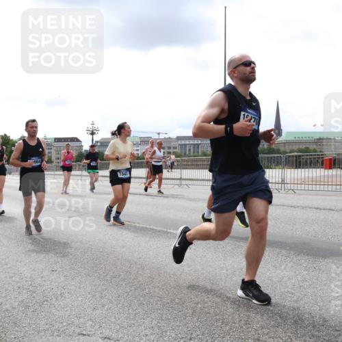 29.06.2025 - hella hamburg halbmarathon Lena Gebhardt http://msf.ph/oto/8477798 29.06.2025 10:33:24 Lombardsbrücke 9591, 964, 2054, 3341, 19270, 1324, 1764, 1995, 2038, 2054, 2085, 2342, 2776, 2838, 2959, 3170, 3341, 3391, 3708, 3812, 3871, 4030, 4096, 4164, 4361, 4433, 4445, 4449, 4555, 4650, 5075, 5096, 5110, 5141, 5180, 5569, 5581, 5917, 6109, 6773, 6854, 6999, 7653, 7705, 7982, 8021, 8157, 8282, 8595, 8891, 9143, 9234, 9258, 9289, 9438, 9471, 9591, 9592, 9750, 9768, 9780, 9799, 11229, 11260, 11713, 11811, 11826, 12039, 12423, 12424, 14305, 14743, 15951 meine-sportfotos.de
