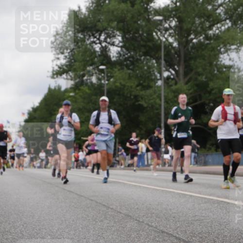 29.06.2025 - hella hamburg halbmarathon Luisa Fischer http://msf.ph/oto/8477846 29.06.2025 10:48:05 Kennedybrücke 1713, 3506, 4215, 6922, 7541, 7610, 7818, 10223, 10303, 10304 meine-sportfotos.de