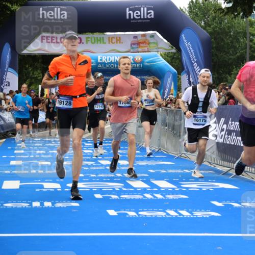 29.06.2025 - hella hamburg halbmarathon Strokosch-Dieckow http://msf.ph/oto/8477904 29.06.2025 10:46:41 Ziel 1920, 1942, 3976, 6630, 9051, 11858, 13525, 13554, 13940, 14541, 15026, 15133, 15714, 15900, 16175, 17353, 17669, 17743, 17865, 18297, 19128 meine-sportfotos.de