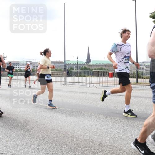 29.06.2025 - hella hamburg halbmarathon Lena Gebhardt http://msf.ph/oto/8477906 29.06.2025 10:33:25 Lombardsbrücke 1591, 15964, 3341, 9780, 1627, 1324, 1764, 1995, 2038, 2054, 2085, 2342, 2776, 2838, 2959, 3170, 3341, 3391, 3560, 3812, 3871, 4030, 4096, 4164, 4361, 4433, 4445, 4449, 4555, 4650, 5075, 5096, 5110, 5141, 5180, 5569, 5581, 5917, 6109, 6773, 6854, 6999, 7653, 7705, 7982, 8021, 8157, 8282, 8595, 8891, 9143, 9234, 9258, 9289, 9438, 9471, 9591, 9592, 9750, 9768, 9780, 9799, 11229, 11260, 11713, 11811, 11826, 12039, 14305, 14743, 15951 meine-sportfotos.de