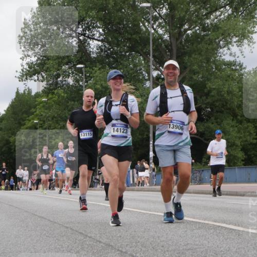 29.06.2025 - hella hamburg halbmarathon Luisa Fischer http://msf.ph/oto/8477922 29.06.2025 10:48:08 Kennedybrücke 13261, 16, 754, 13115, 14123, 13906, 238, 1273, 1685, 1713, 3238, 3506, 6002, 6922, 7541, 7610, 10223, 10303, 10304 meine-sportfotos.de