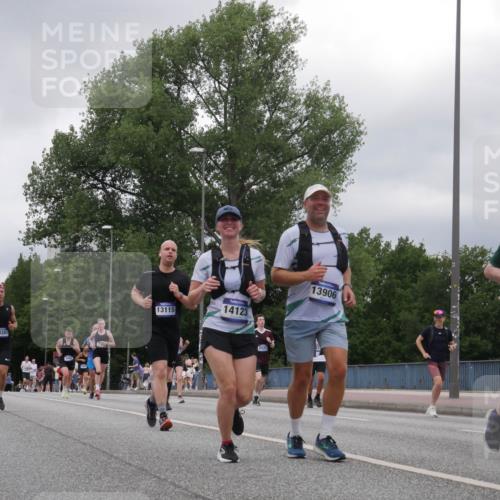 29.06.2025 - hella hamburg halbmarathon Luisa Fischer http://msf.ph/oto/8477932 29.06.2025 10:48:09 Kennedybrücke 13261, 13115, 14123, 6922, 13906, 350, 1273, 1685, 1713, 3238, 3506, 6002, 6922, 7541, 10223, 10303, 10304 meine-sportfotos.de