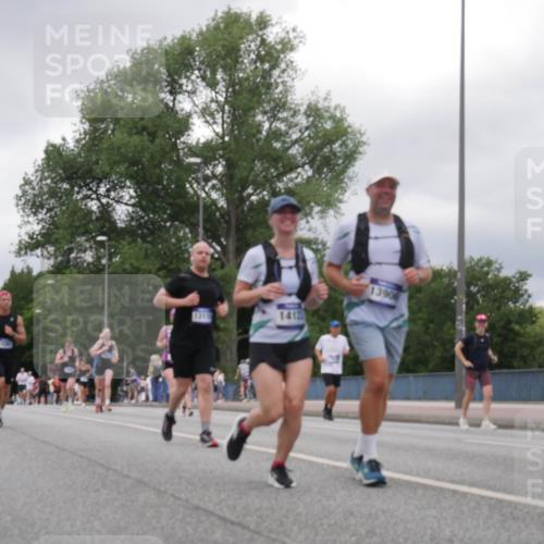 29.06.2025 - hella hamburg halbmarathon Luisa Fischer http://msf.ph/oto/8477943 29.06.2025 10:48:09 Kennedybrücke 1412, 13906, 350, 1273, 1685, 1713, 3238, 3506, 6002, 6922, 7541, 10223, 10303, 10304 meine-sportfotos.de