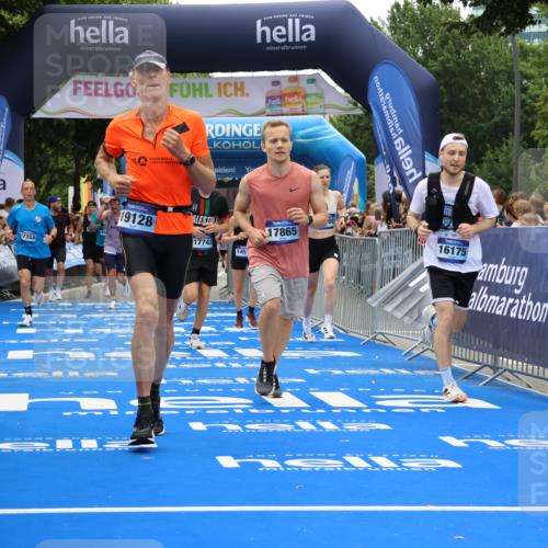 29.06.2025 - hella hamburg halbmarathon Strokosch-Dieckow http://msf.ph/oto/8477969 29.06.2025 10:46:41 Ziel 1920, 1942, 3976, 6630, 9051, 11858, 13525, 13554, 13940, 14541, 15026, 15133, 15714, 15900, 16175, 17353, 17669, 17743, 17865, 18297, 19128 meine-sportfotos.de