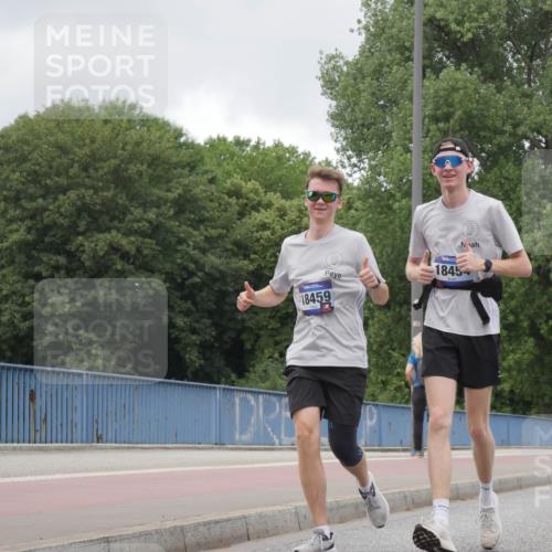 29.06.2025 - hella hamburg halbmarathon Luisa Fischer http://msf.ph/oto/8477983 29.06.2025 10:48:12 Kennedybrücke 18459, 1845, 1273, 1685, 1713, 3238, 3506, 6002, 6922, 7541, 8605, 10223 meine-sportfotos.de