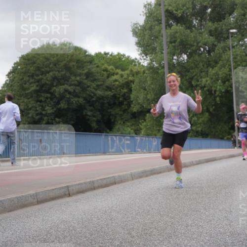 29.06.2025 - hella hamburg halbmarathon Luisa Fischer http://msf.ph/oto/8478023 29.06.2025 10:48:15 Kennedybrücke 1273, 1685, 1713, 3238, 6002, 7216, 7541, 8605, 9084, 9085, 10223 meine-sportfotos.de