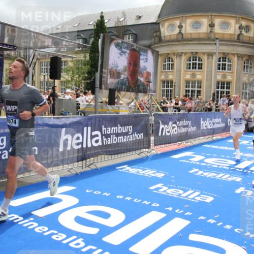 29.06.2025 - hella hamburg halbmarathon Michael Strokosch http://msf.ph/oto/8478031 29.06.2025 10:40:02 Ziel 1603, 3626, 5050, 5375, 6080, 7981, 8467, 8574, 12091, 15421, 17973 meine-sportfotos.de