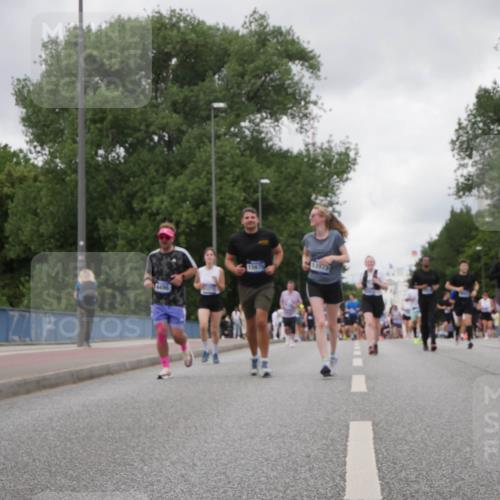 29.06.2025 - hella hamburg halbmarathon Luisa Fischer http://msf.ph/oto/8478055 29.06.2025 10:48:17 Kennedybrücke 4496, 13973, 1273, 1685, 1713, 3238, 6002, 7216, 7541, 8605, 9084, 9085, 10223 meine-sportfotos.de