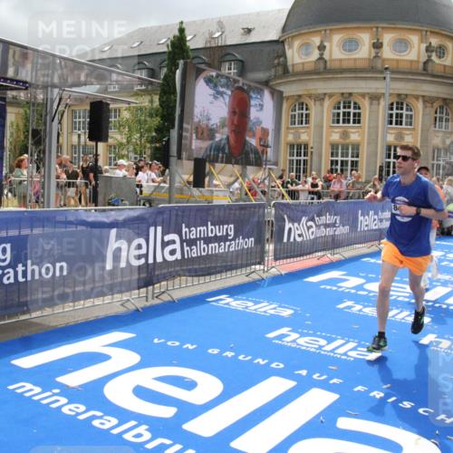 29.06.2025 - hella hamburg halbmarathon Michael Strokosch http://msf.ph/oto/8478074 29.06.2025 10:40:04 Ziel 2826, 3626, 5050, 5375, 6080, 8467, 8574, 12091, 13514, 15421, 17973 meine-sportfotos.de