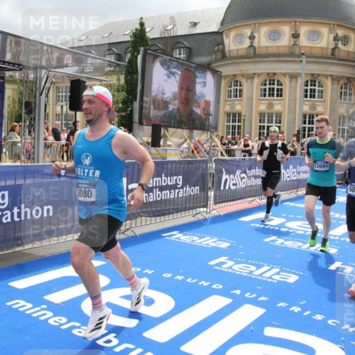 29.06.2025 - hella hamburg halbmarathon Michael Strokosch http://msf.ph/oto/8478111 29.06.2025 10:40:08 Ziel 2826, 5007, 5050, 5508, 6080, 8933, 12091, 13514, 15424, 17973 meine-sportfotos.de
