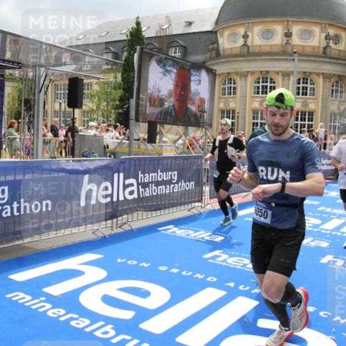 29.06.2025 - hella hamburg halbmarathon Michael Strokosch http://msf.ph/oto/8478130 29.06.2025 10:40:08 Ziel 2826, 5007, 5050, 5508, 6080, 8933, 12091, 13514, 15424, 17973 meine-sportfotos.de