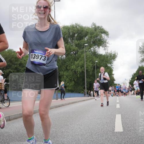 29.06.2025 - hella hamburg halbmarathon Luisa Fischer http://msf.ph/oto/8478131 29.06.2025 10:48:21 Kennedybrücke 13973, 9084, 9397, 1024, 6002, 6841, 7216, 8605, 8745, 9084, 9085 meine-sportfotos.de