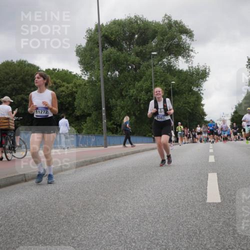 29.06.2025 - hella hamburg halbmarathon Luisa Fischer http://msf.ph/oto/8478163 29.06.2025 10:48:22 Kennedybrücke 11272, 9397, 18341, 1024, 6841, 7216, 8605, 8745, 9084, 9085 meine-sportfotos.de