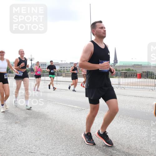 29.06.2025 - hella hamburg halbmarathon Lena Gebhardt http://msf.ph/oto/8478196 29.06.2025 10:33:26 Lombardsbrücke 91, 959, 341, 1324, 1764, 1995, 2038, 2054, 2085, 2342, 2776, 2838, 2959, 3170, 3341, 3391, 3560, 3812, 3871, 4030, 4096, 4164, 4361, 4433, 4445, 4449, 4650, 5075, 5096, 5110, 5141, 5180, 5569, 5581, 5917, 6109, 6773, 6854, 6999, 7653, 7705, 7982, 8021, 8157, 8282, 8595, 8891, 9143, 9234, 9258, 9289, 9438, 9471, 9591, 9592, 9750, 9780, 9799, 11229, 11260, 11713, 11811, 11826, 12039, 14305, 14743, 15951 meine-sportfotos.de