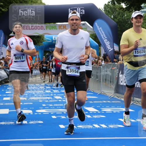 29.06.2025 - hella hamburg halbmarathon Strokosch-Dieckow http://msf.ph/oto/8478202 29.06.2025 10:46:37 Ziel 1920, 1942, 3976, 5459, 6630, 8482, 9051, 9232, 9529, 13525, 13554, 15026, 15133, 15206, 15714, 16175, 17281, 17461, 17743, 17865, 18297, 18882, 19128 meine-sportfotos.de