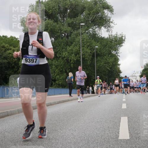 29.06.2025 - hella hamburg halbmarathon Luisa Fischer http://msf.ph/oto/8478216 29.06.2025 10:48:24 Kennedybrücke 9397, 4056, 1024, 1798, 6841, 7216, 8745, 8907, 9084, 9085 meine-sportfotos.de