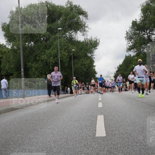 29.06.2025 - hella hamburg halbmarathon Luisa Fischer http://msf.ph/oto/8478234 29.06.2025 10:48:24 Kennedybrücke 4056, 102, 16494, 18341, 1024, 1798, 6841, 7216, 8745, 8907, 9084, 9085 meine-sportfotos.de