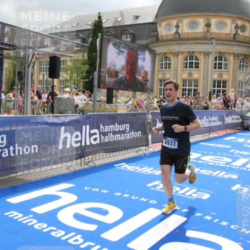 29.06.2025 - hella hamburg halbmarathon Michael Strokosch http://msf.ph/oto/8478246 29.06.2025 10:40:13 Ziel 3547, 4381, 5007, 5409, 5410, 5508, 5916, 7495, 8465, 8933, 10968, 11731, 12704, 13667, 15424, 18979 meine-sportfotos.de