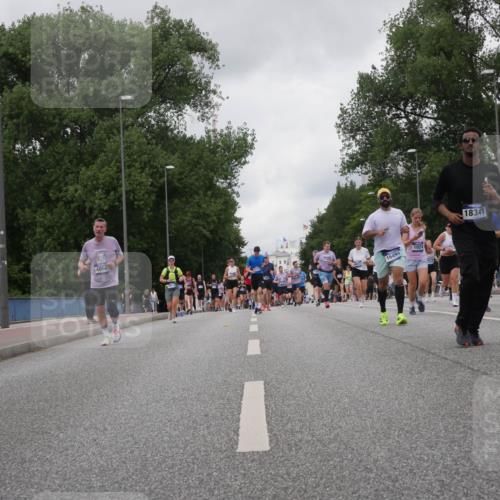 29.06.2025 - hella hamburg halbmarathon Luisa Fischer http://msf.ph/oto/8478253 29.06.2025 10:48:25 Kennedybrücke 4056, 16494, 1024, 18341, 6841, 1024, 1798, 4388, 6841, 6888, 7216, 8745, 8907, 9084, 9085 meine-sportfotos.de