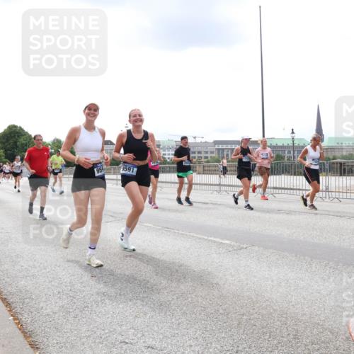 29.06.2025 - hella hamburg halbmarathon Lena Gebhardt http://msf.ph/oto/8478255 29.06.2025 10:33:26 Lombardsbrücke 1995, 090, 959, 9591, 1122, 1324, 1764, 1995, 2038, 2054, 2085, 2342, 2776, 2838, 2959, 3170, 3341, 3391, 3560, 3812, 3871, 4030, 4096, 4164, 4361, 4433, 4445, 4449, 4650, 5075, 5096, 5110, 5141, 5180, 5569, 5581, 5917, 6109, 6773, 6854, 6999, 7653, 7705, 7982, 8021, 8157, 8282, 8595, 8891, 9143, 9234, 9258, 9289, 9438, 9471, 9591, 9592, 9750, 9780, 9799, 11229, 11260, 11713, 11811, 11826, 12039, 14305, 14743, 15951 meine-sportfotos.de