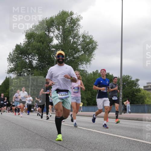 29.06.2025 - hella hamburg halbmarathon Luisa Fischer http://msf.ph/oto/8478320 29.06.2025 10:48:27 Kennedybrücke 2717, 8907, 8745, 16494, 1024, 6841, 1024, 1798, 4388, 6841, 6888, 7216, 8745, 8907, 9084, 9085, 10668 meine-sportfotos.de