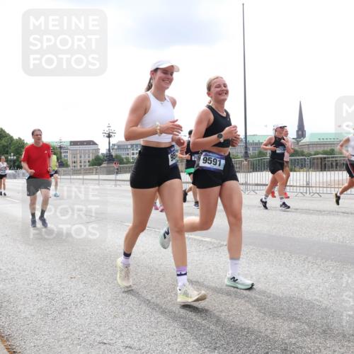 29.06.2025 - hella hamburg halbmarathon Lena Gebhardt http://msf.ph/oto/8478405 29.06.2025 10:33:26 Lombardsbrücke 1995, 95, 9591, 17135, 1324, 1764, 1995, 2038, 2054, 2085, 2342, 2776, 2838, 2959, 3170, 3341, 3391, 3560, 3812, 3871, 4030, 4096, 4164, 4361, 4433, 4445, 4449, 4650, 5075, 5096, 5110, 5141, 5180, 5569, 5581, 5917, 6109, 6773, 6854, 6999, 7653, 7705, 7982, 8021, 8157, 8282, 8595, 8891, 9143, 9234, 9258, 9289, 9438, 9471, 9591, 9592, 9750, 9780, 9799, 11229, 11260, 11713, 11811, 11826, 12039, 14305, 14743, 15951 meine-sportfotos.de