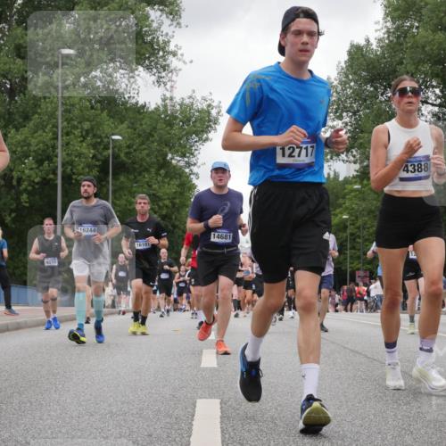 29.06.2025 - hella hamburg halbmarathon Luisa Fischer http://msf.ph/oto/8478419 29.06.2025 10:48:34 Kennedybrücke 33, 9510, 16244, 1610, 14777, 14681, 12717, 4388, 12793, 638, 1798, 3570, 4275, 4337, 4388, 5099, 5949, 6841, 6888, 8907, 10668 meine-sportfotos.de