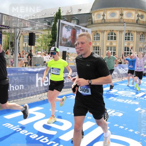 29.06.2025 - hella hamburg halbmarathon Michael Strokosch http://msf.ph/oto/8478421 29.06.2025 10:40:18 Ziel 3547, 4381, 5409, 5410, 5803, 5916, 7495, 8465, 10968, 11731, 12704, 13667, 14699, 18614, 18979 meine-sportfotos.de