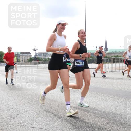 29.06.2025 - hella hamburg halbmarathon Lena Gebhardt http://msf.ph/oto/8478430 29.06.2025 10:33:27 Lombardsbrücke 1995, 95, 9591, 17135, 1189, 1275, 1324, 1764, 1995, 2038, 2054, 2085, 2342, 2776, 2838, 2959, 3170, 3341, 3391, 3560, 3812, 3871, 4030, 4096, 4164, 4361, 4433, 4445, 4449, 4650, 4696, 5075, 5096, 5110, 5141, 5180, 5557, 5569, 5581, 5917, 6109, 6773, 6854, 6999, 7653, 7705, 7982, 8021, 8157, 8282, 8595, 8891, 9143, 9234, 9258, 9289, 9438, 9591, 9592, 9750, 9780, 9799, 11229, 11260, 11713, 11811, 11826, 12039, 14305, 14743, 15951 meine-sportfotos.de