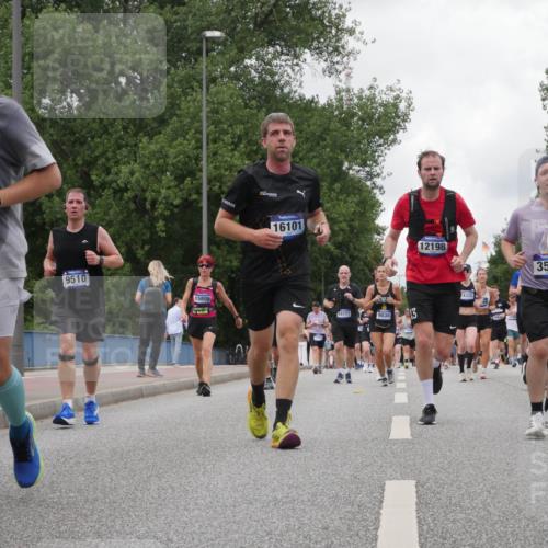 29.06.2025 - hella hamburg halbmarathon Luisa Fischer http://msf.ph/oto/8478498 29.06.2025 10:48:38 Kennedybrücke 16244, 9510, 15809, 950, 16101, 14777, 9036, 13, 12198, 4325, 3570, 1774, 5099, 1774, 2550, 2779, 3570, 4275, 4337, 4388, 5099, 5949, 6888, 7859, 10668, 10727 meine-sportfotos.de