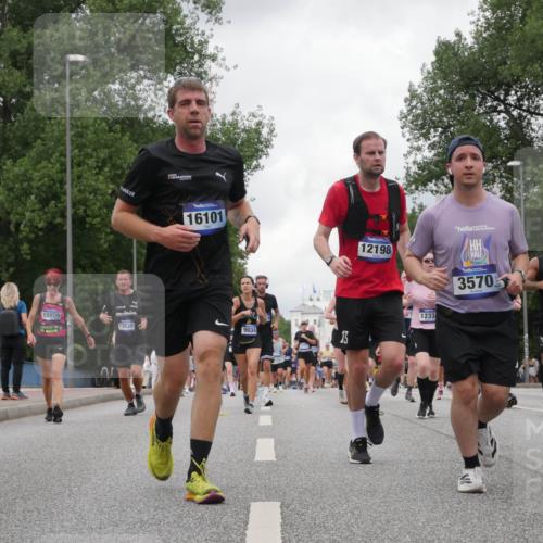 29.06.2025 - hella hamburg halbmarathon Luisa Fischer http://msf.ph/oto/8478521 29.06.2025 10:48:39 Kennedybrücke 15809, 16101, 12198, 3570, 16793, 13039, 9036, 13, 1233, 27, 1774, 2550, 2779, 3570, 4275, 4337, 5099, 5949, 7859, 10668, 10727 meine-sportfotos.de