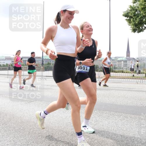 29.06.2025 - hella hamburg halbmarathon Lena Gebhardt http://msf.ph/oto/8478552 29.06.2025 10:33:27 Lombardsbrücke 203, 9591, 1189, 1275, 1324, 1764, 1995, 2038, 2054, 2085, 2342, 2776, 2838, 2959, 3170, 3341, 3391, 3560, 3812, 3871, 4030, 4096, 4164, 4361, 4433, 4445, 4449, 4650, 4696, 5075, 5096, 5110, 5141, 5180, 5557, 5569, 5581, 5917, 6109, 6773, 6854, 6999, 7653, 7705, 7982, 8021, 8157, 8282, 8595, 8891, 9143, 9234, 9258, 9289, 9438, 9591, 9592, 9750, 9780, 9799, 11229, 11260, 11713, 11811, 11826, 12039, 14305, 14743, 15951 meine-sportfotos.de