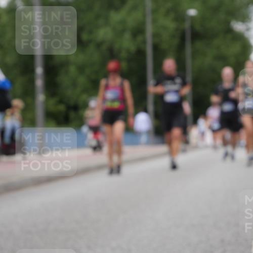 29.06.2025 - hella hamburg halbmarathon Luisa Fischer http://msf.ph/oto/8478569 29.06.2025 10:48:40 Kennedybrücke 1774, 2550, 2779, 3570, 4275, 4337, 5099, 5949, 7859, 10668, 10727 meine-sportfotos.de