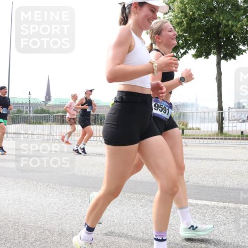 29.06.2025 - hella hamburg halbmarathon Lena Gebhardt http://msf.ph/oto/8478582 29.06.2025 10:33:27 Lombardsbrücke 203, 2054, 9591, 1189, 1275, 1324, 1764, 1995, 2038, 2054, 2085, 2342, 2776, 2838, 2959, 3170, 3341, 3391, 3560, 3812, 3871, 4030, 4096, 4164, 4361, 4433, 4445, 4449, 4650, 4696, 5075, 5096, 5110, 5141, 5180, 5557, 5569, 5581, 5917, 6109, 6773, 6854, 6999, 7653, 7705, 7982, 8021, 8157, 8282, 8595, 8891, 9143, 9234, 9258, 9289, 9438, 9591, 9592, 9750, 9780, 9799, 11229, 11260, 11713, 11811, 11826, 12039, 14305, 14743, 15951 meine-sportfotos.de