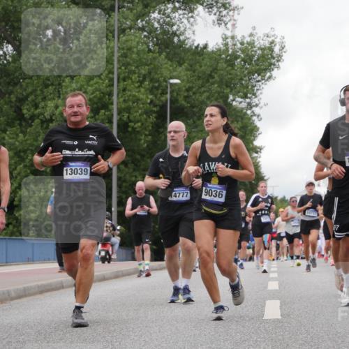 29.06.2025 - hella hamburg halbmarathon Luisa Fischer http://msf.ph/oto/8478618 29.06.2025 10:48:43 Kennedybrücke 15809, 13039, 2322, 4777, 9036, 7912, 10727, 67, 16916, 1691, 1774, 2550, 2779, 3570, 4275, 5099, 5949, 7859, 7912, 10562, 10727 meine-sportfotos.de