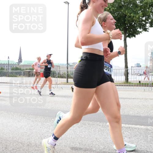 29.06.2025 - hella hamburg halbmarathon Lena Gebhardt http://msf.ph/oto/8478625 29.06.2025 10:33:27 Lombardsbrücke 2038, 2054, 17135, 591, 1189, 1275, 1324, 1764, 1995, 2038, 2054, 2085, 2342, 2776, 2838, 2959, 3170, 3341, 3391, 3560, 3812, 3871, 4030, 4096, 4164, 4361, 4433, 4445, 4449, 4650, 4696, 5075, 5096, 5110, 5141, 5180, 5557, 5569, 5581, 5917, 6109, 6773, 6854, 6999, 7653, 7705, 7982, 8021, 8157, 8282, 8595, 8891, 9143, 9234, 9258, 9289, 9438, 9591, 9592, 9750, 9780, 9799, 11229, 11260, 11713, 11811, 11826, 12039, 14305, 14743, 15951 meine-sportfotos.de