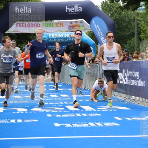 29.06.2025 - hella hamburg halbmarathon Strokosch-Dieckow http://msf.ph/oto/8478633 29.06.2025 10:46:30 Ziel 2222, 2842, 4237, 4497, 5459, 6421, 6978, 7335, 8482, 8981, 9051, 9232, 9386, 9529, 9786, 11185, 11773, 12891, 13525, 13554, 14045, 14228, 14482, 15026, 15133, 15157, 15206, 17281, 17461, 18637, 18882, 19209 meine-sportfotos.de