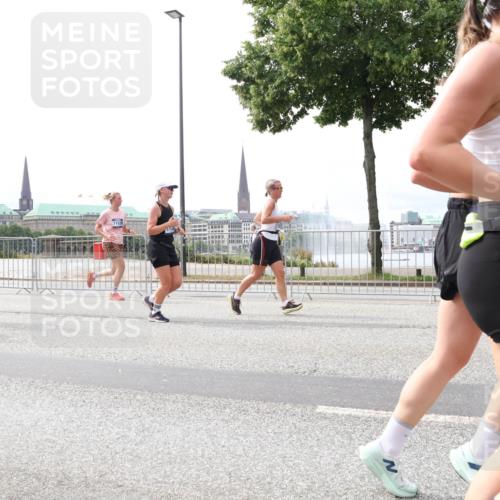 29.06.2025 - hella hamburg halbmarathon Lena Gebhardt http://msf.ph/oto/8478684 29.06.2025 10:33:27 Lombardsbrücke 2038, 2054, 1189, 1275, 1324, 1764, 1995, 2038, 2054, 2085, 2342, 2776, 2838, 2959, 3170, 3341, 3391, 3560, 3812, 3871, 4030, 4096, 4164, 4361, 4433, 4445, 4449, 4650, 4696, 5075, 5096, 5110, 5141, 5180, 5557, 5569, 5581, 5917, 6109, 6773, 6854, 6999, 7653, 7705, 7982, 8021, 8157, 8282, 8595, 8891, 9143, 9234, 9258, 9289, 9438, 9591, 9592, 9750, 9780, 9799, 11229, 11260, 11713, 11811, 11826, 12039, 14305, 14743, 15951 meine-sportfotos.de