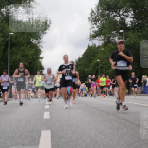 29.06.2025 - hella hamburg halbmarathon Luisa Fischer http://msf.ph/oto/8478687 29.06.2025 10:48:47 Kennedybrücke 1774, 2550, 2779, 3993, 5099, 5190, 5339, 7699, 7859, 7912, 9536, 10562, 10727 meine-sportfotos.de