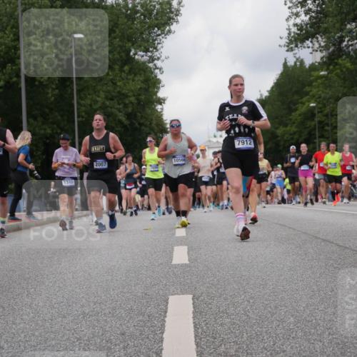 29.06.2025 - hella hamburg halbmarathon Luisa Fischer http://msf.ph/oto/8478696 29.06.2025 10:48:47 Kennedybrücke 12322, 1345, 7912, 2007, 10566, 7699, 691, 1774, 2550, 2779, 3993, 5099, 5190, 5339, 7699, 7859, 7912, 9536, 10562, 10727 meine-sportfotos.de